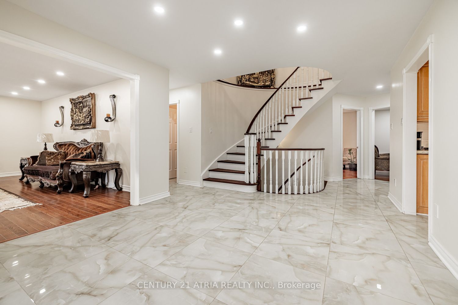 898 Stonehaven Avenue