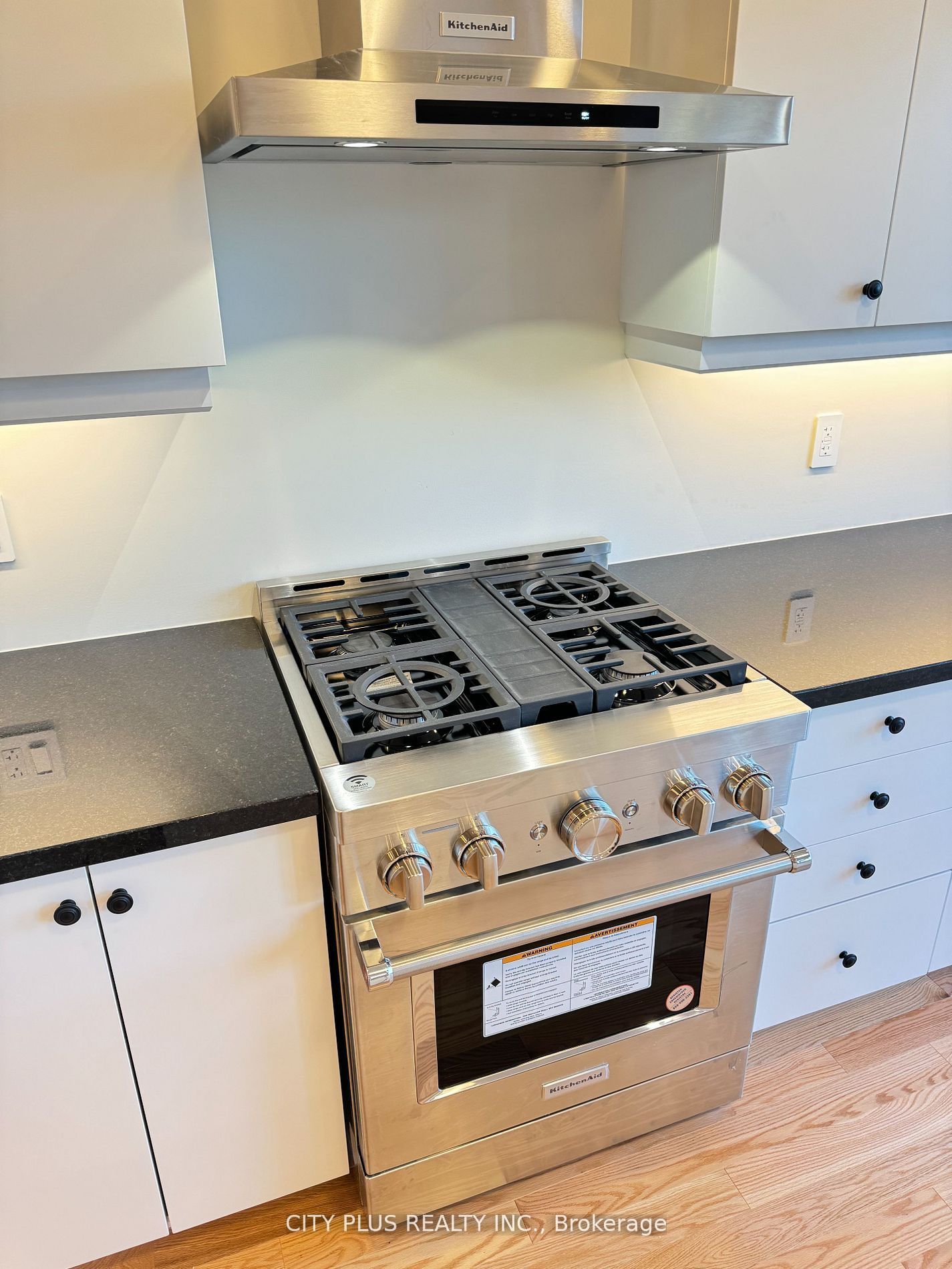 38 Schmeltzer Crescent