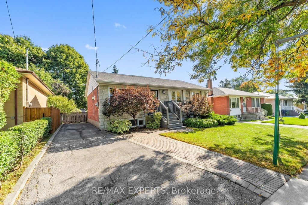 Photo of 7 Mcmanus Road, Toronto, ON M9P 2J9 (MLS # W12451450)