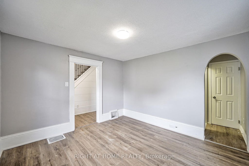 Photo of 15 Asher Street, Welland, ON L3B 4H9 (MLS # X13886652)