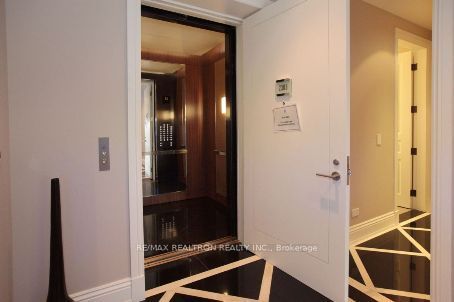 183 Wellington Street W 2303