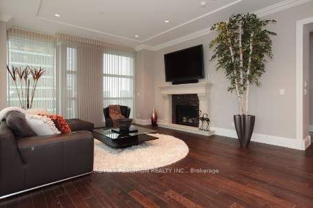 183 Wellington Street W 2303