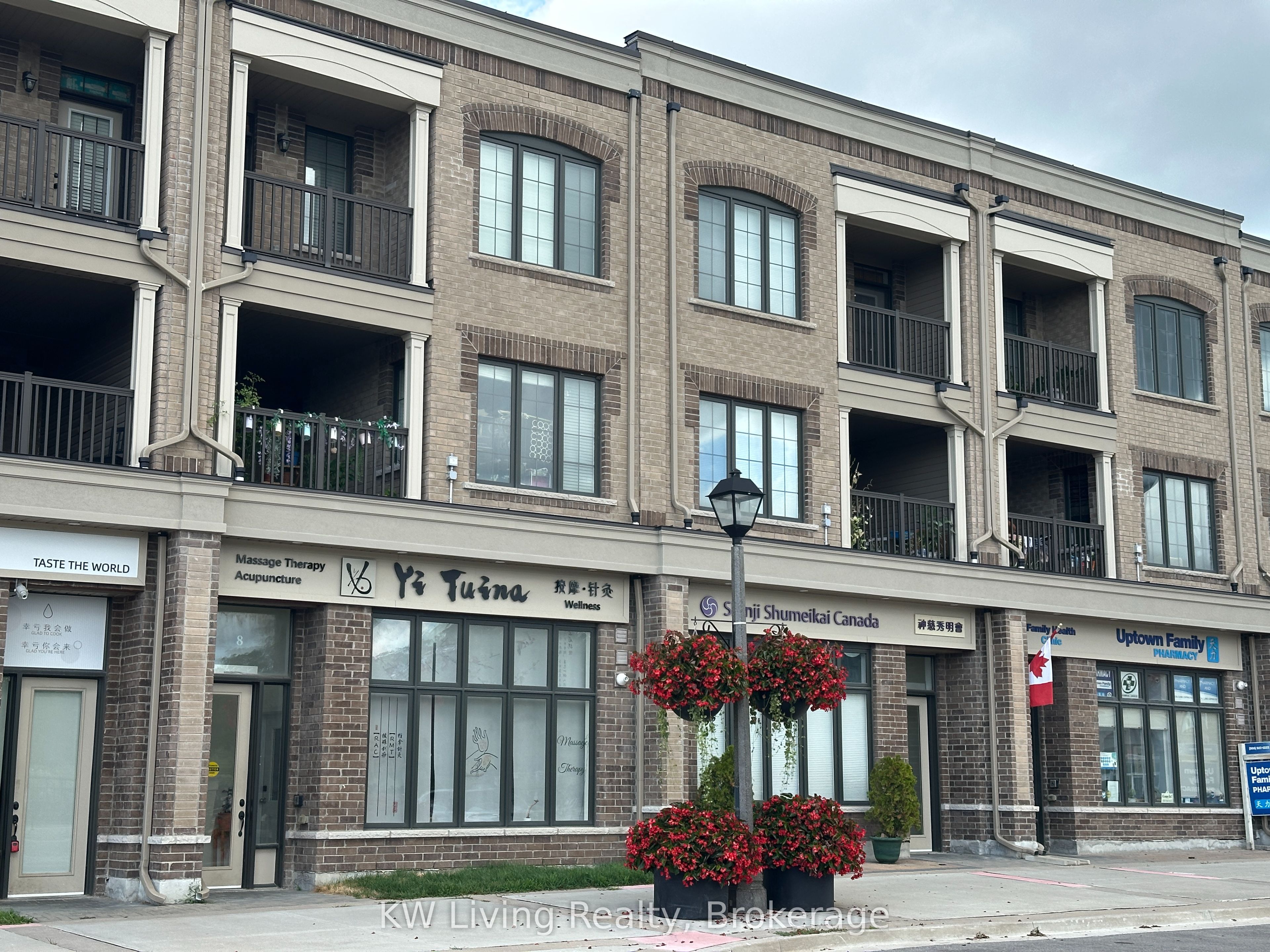 8 Nipigon Avenue