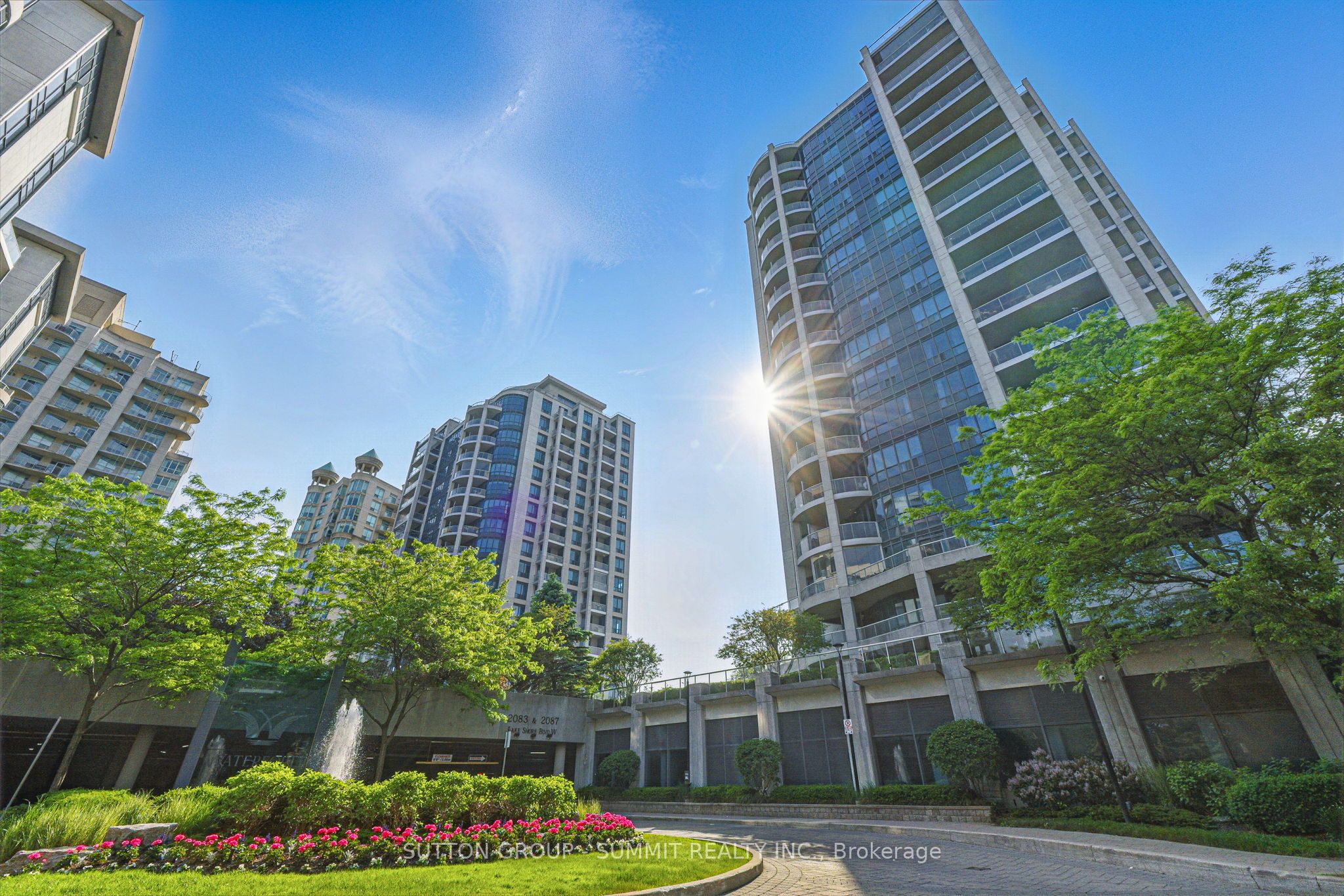 2083 Lake Shore Boulevard W 810