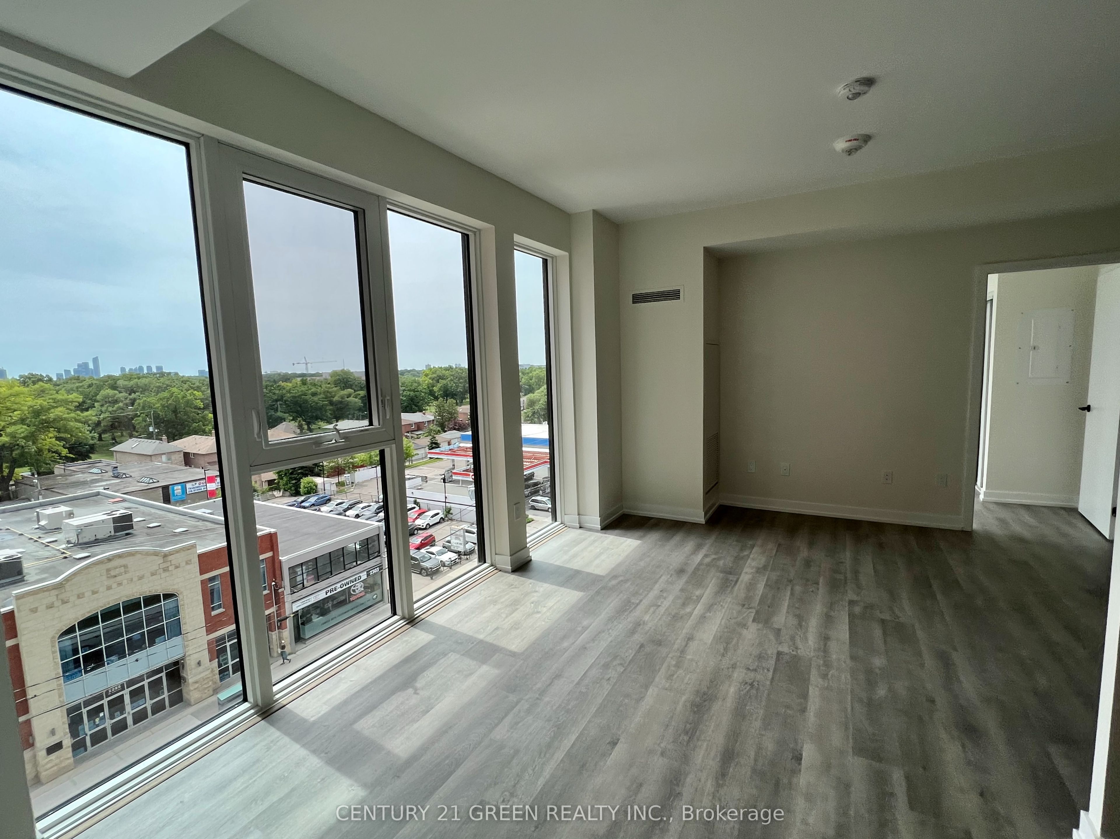2300 St. Clair Avenue W 703