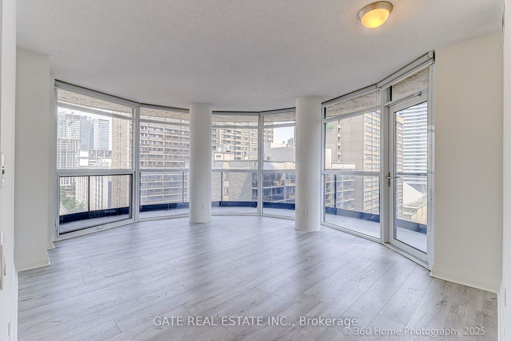 Photo of 21 Carlton Street #1705, Toronto, ON M5B 1L3 (MLS # C13159238)