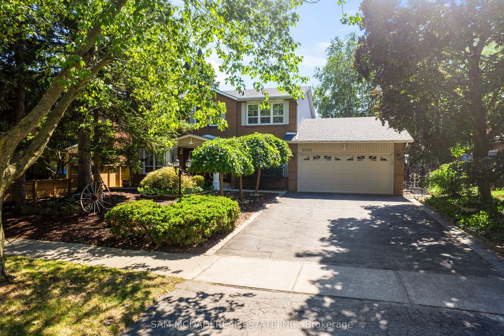 Photo of 2032 Shannon Drive, Mississauga, ON L5H 3W3 (MLS # W12587462)