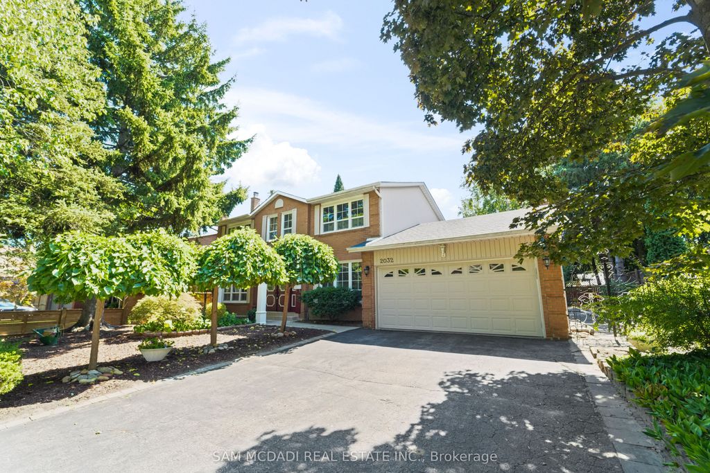 Photo of 2032 Shannon Drive, Mississauga, ON L5H 3W3 (MLS # W12587462)