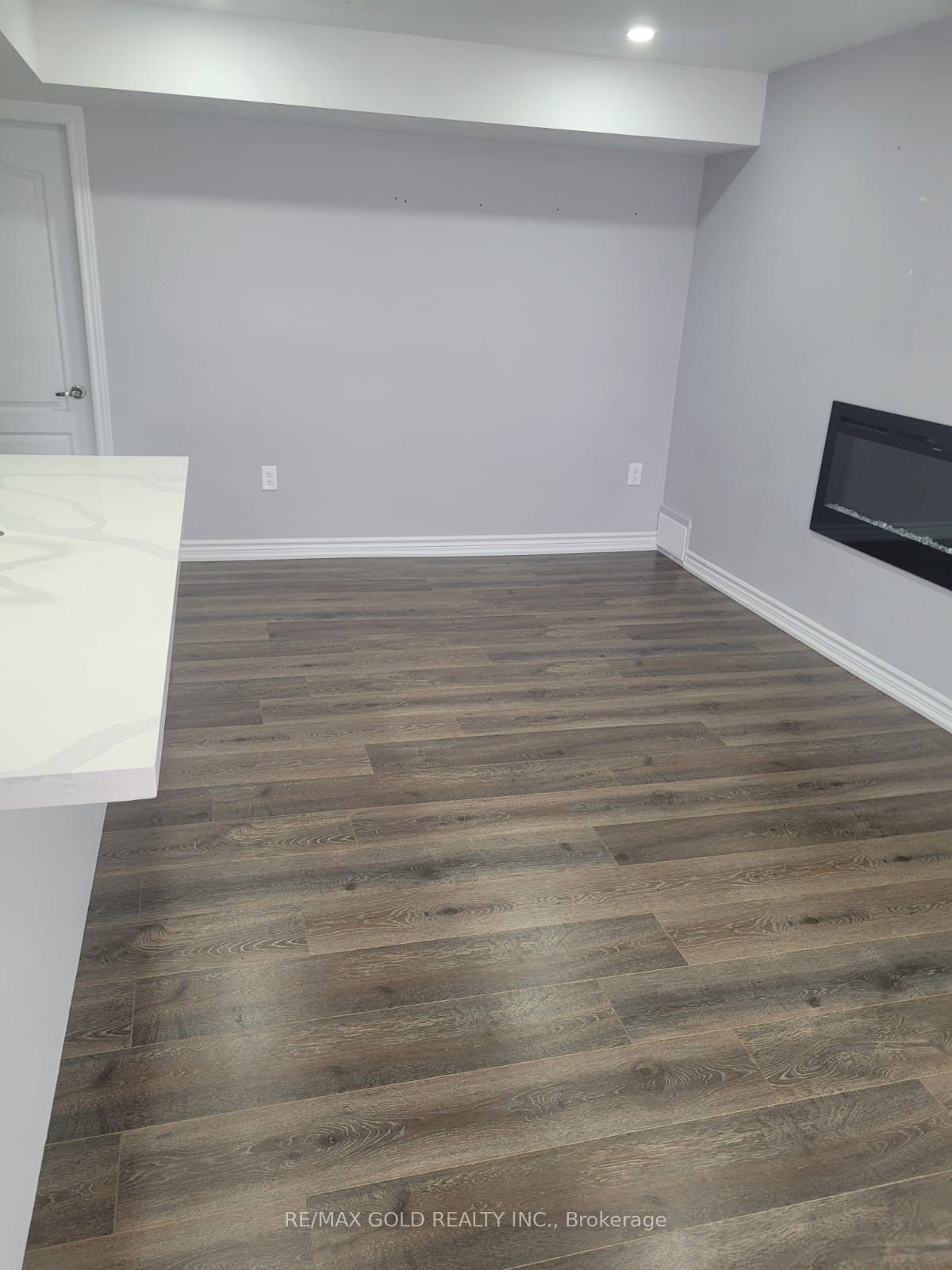26 Lloyd Crescent BSMT