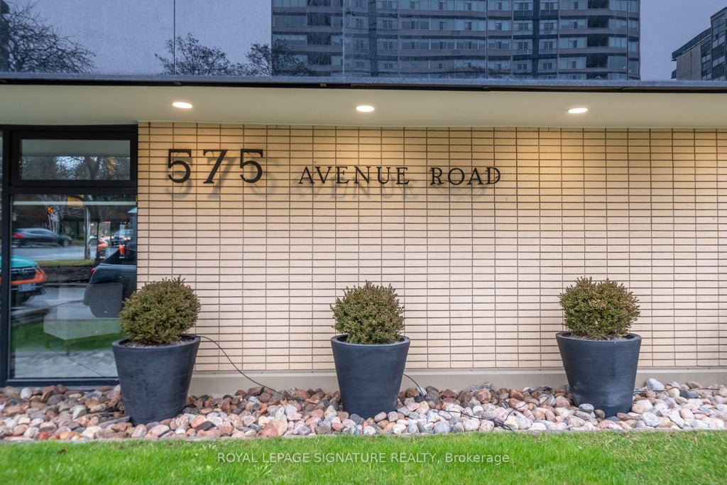 Photo of 575 Avenue Road #1105, Toronto, ON M4V 2K2 (MLS # C13450148)