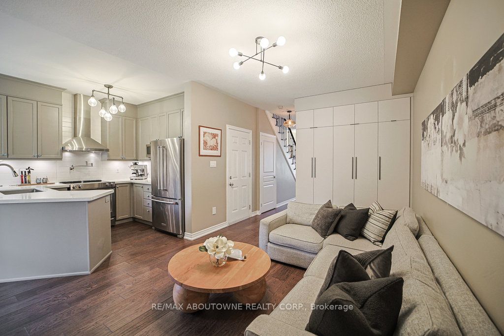 3432 Robin Hill Circle