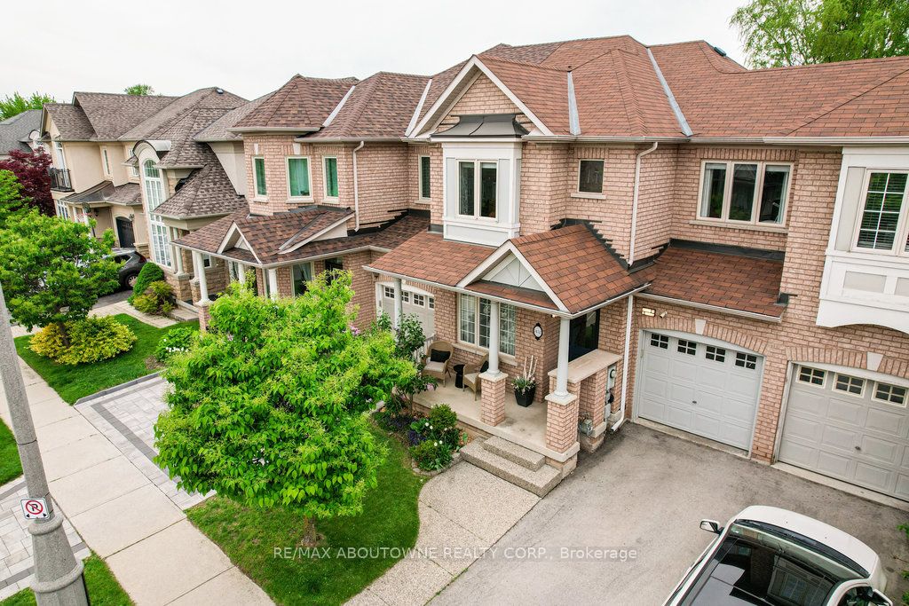3432 Robin Hill Circle