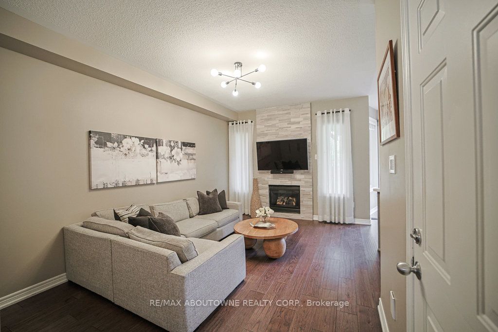 3432 Robin Hill Circle