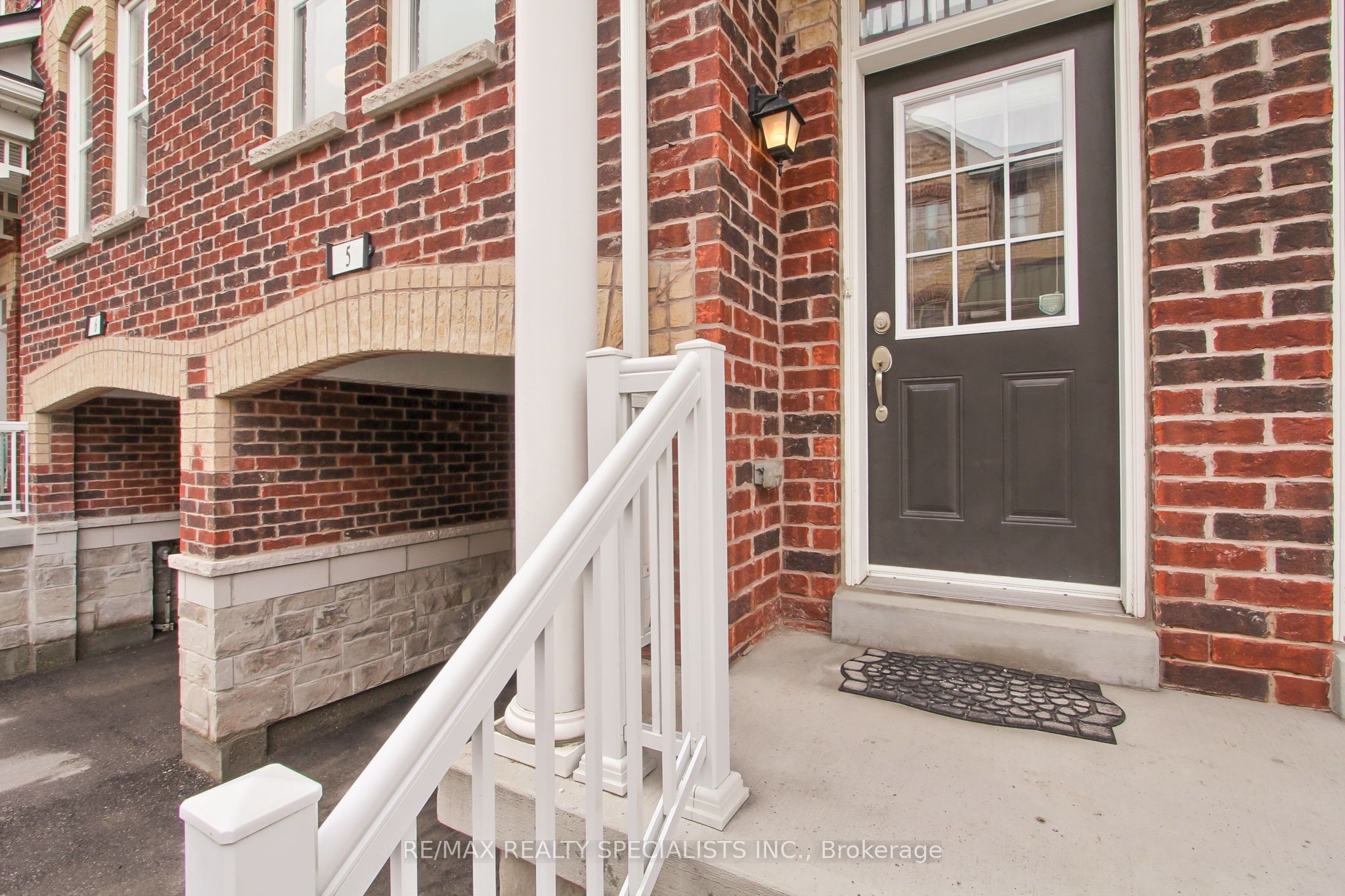 10 Porter Avenue W 5