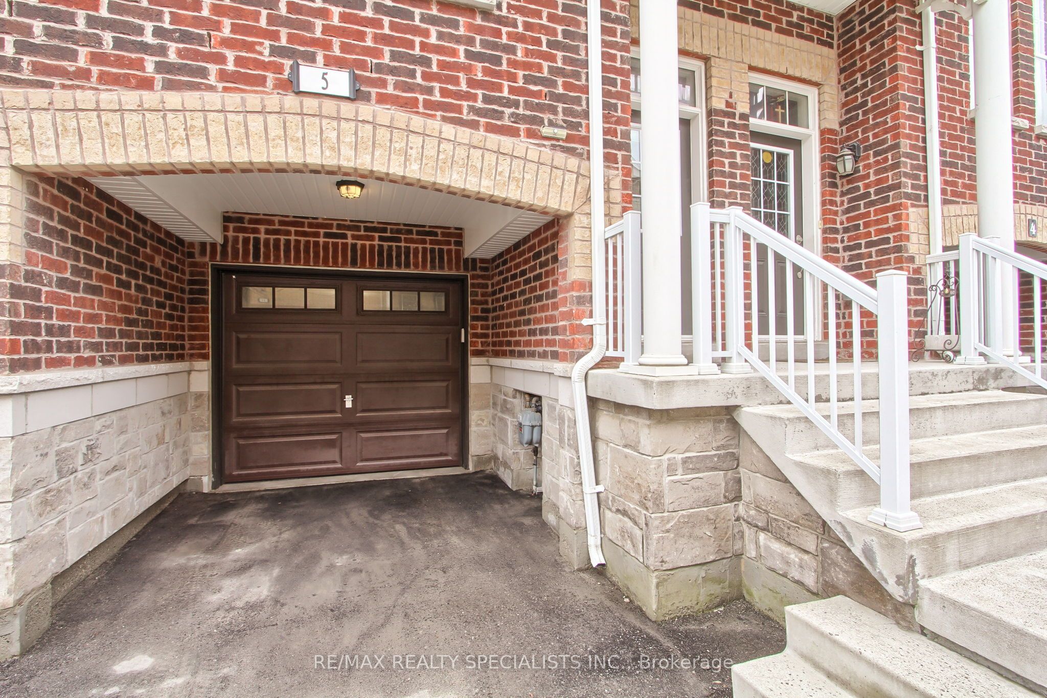 10 Porter Avenue W 5