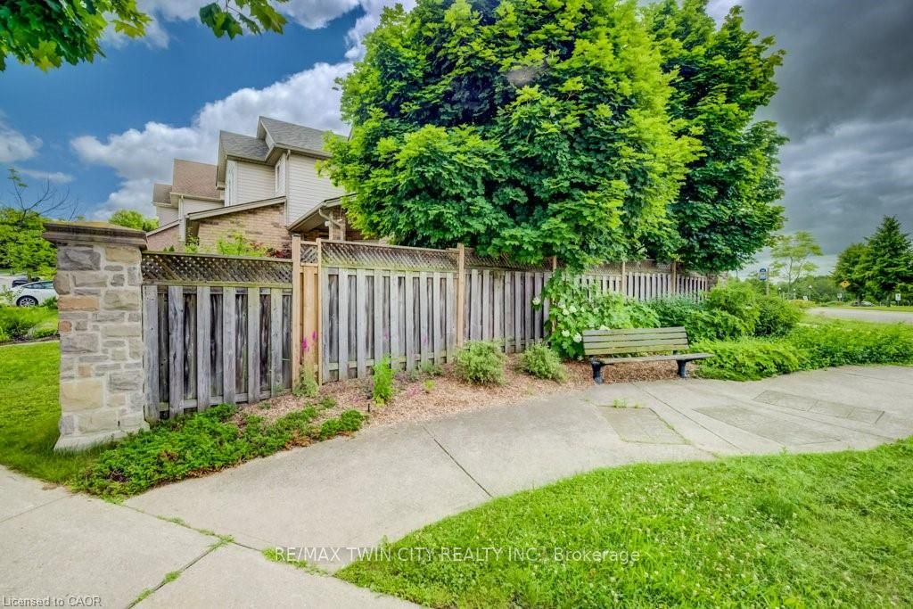 Photo of 123 FOREST EDGE Trail, Kitchener, ON N2P 2L8 (MLS # X13544928)