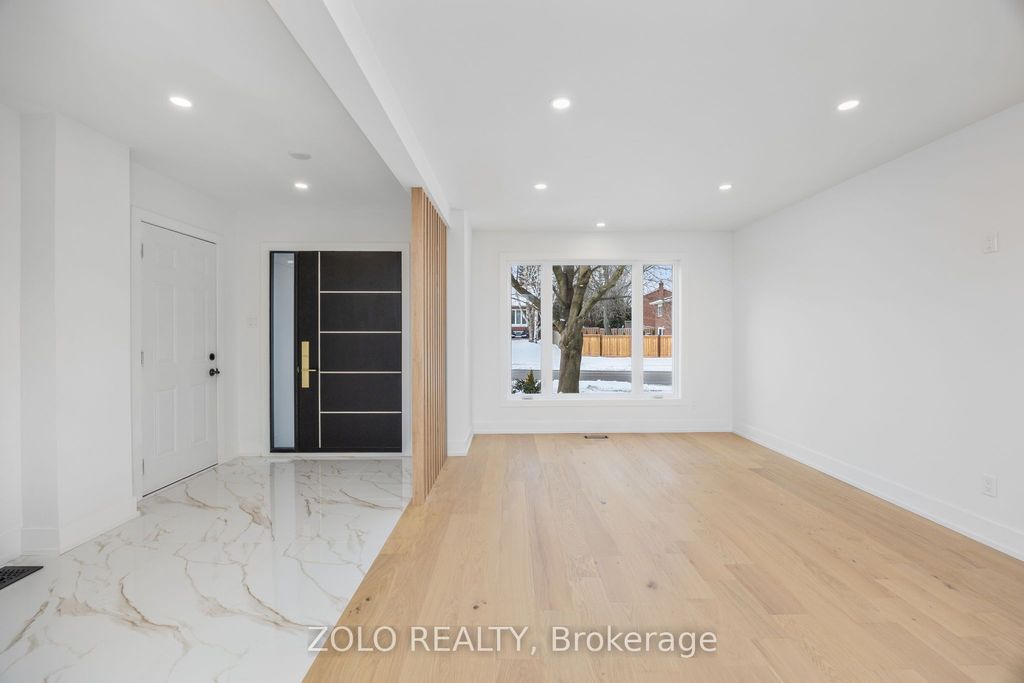 Photo of 124 Kingston Road, Newmarket, ON L3Y 5W7 (MLS # N12986194)