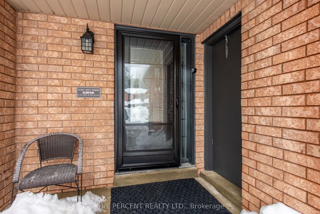 Photo of 67 Hawthorne Crescent, Barrie, ON L4N 9Y8 (MLS # S12830512)