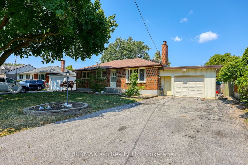 Photo of 6752 Beattie Street, London South, ON N6P 1A7 (MLS # X13630292)