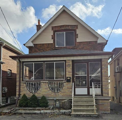 Photo of 33 Bowie Avenue, Toronto, ON M6E 2P2 (MLS # W12575304)