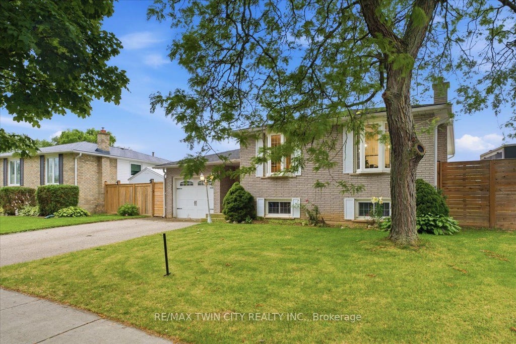 Photo of 76 Enfield Crescent, Brantford, ON N3P 1B2 (MLS # X13592264)