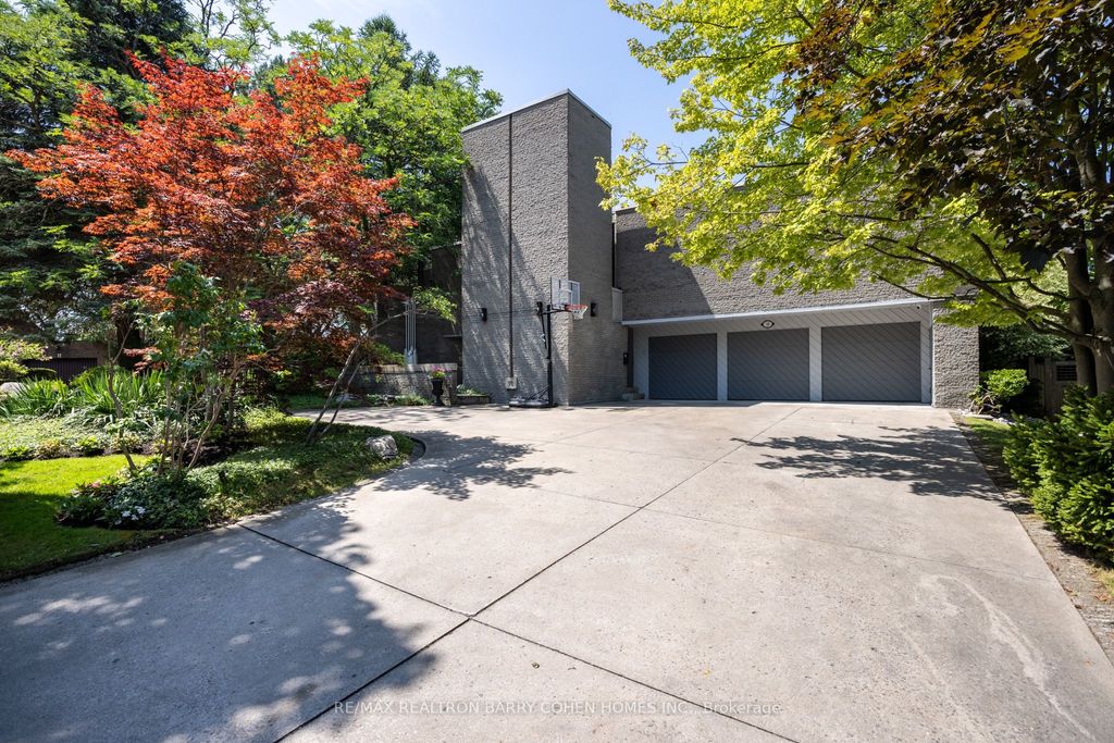 Photo of 10 Penwood Crescent, Toronto, ON M3B 2B9 (MLS # C12476935)