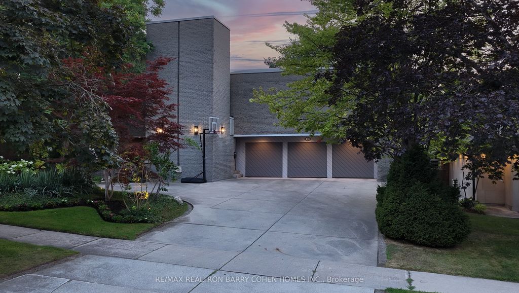 Photo of 10 Penwood Crescent, Toronto, ON M3B 2B9 (MLS # C12476935)