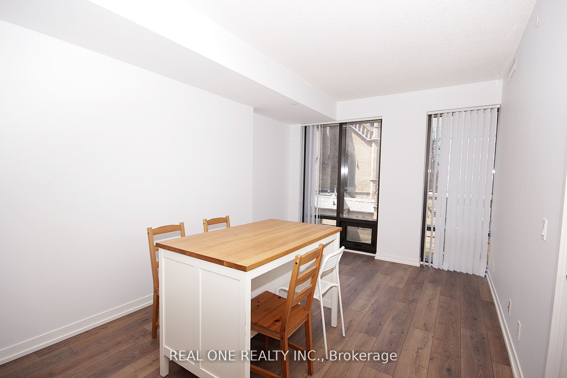 60 Shuter Street 216