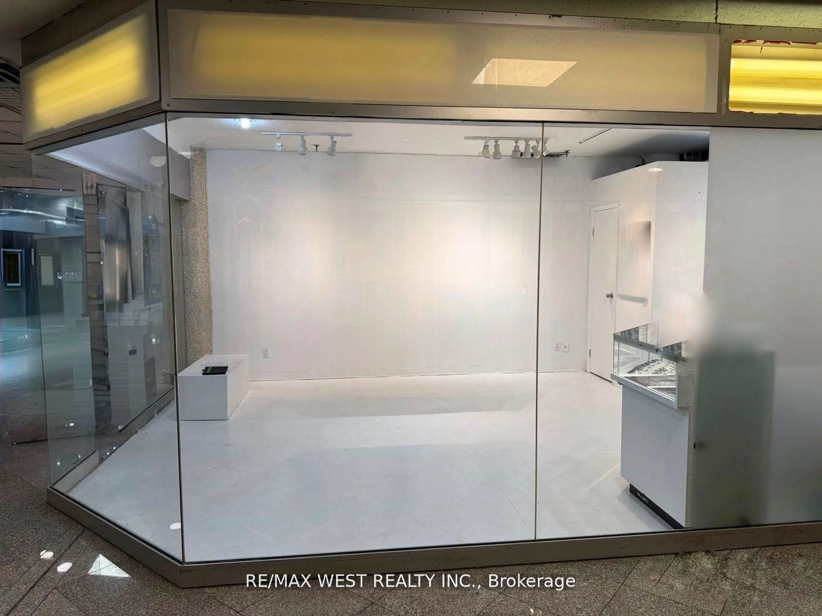 222 Spadina Avenue 270