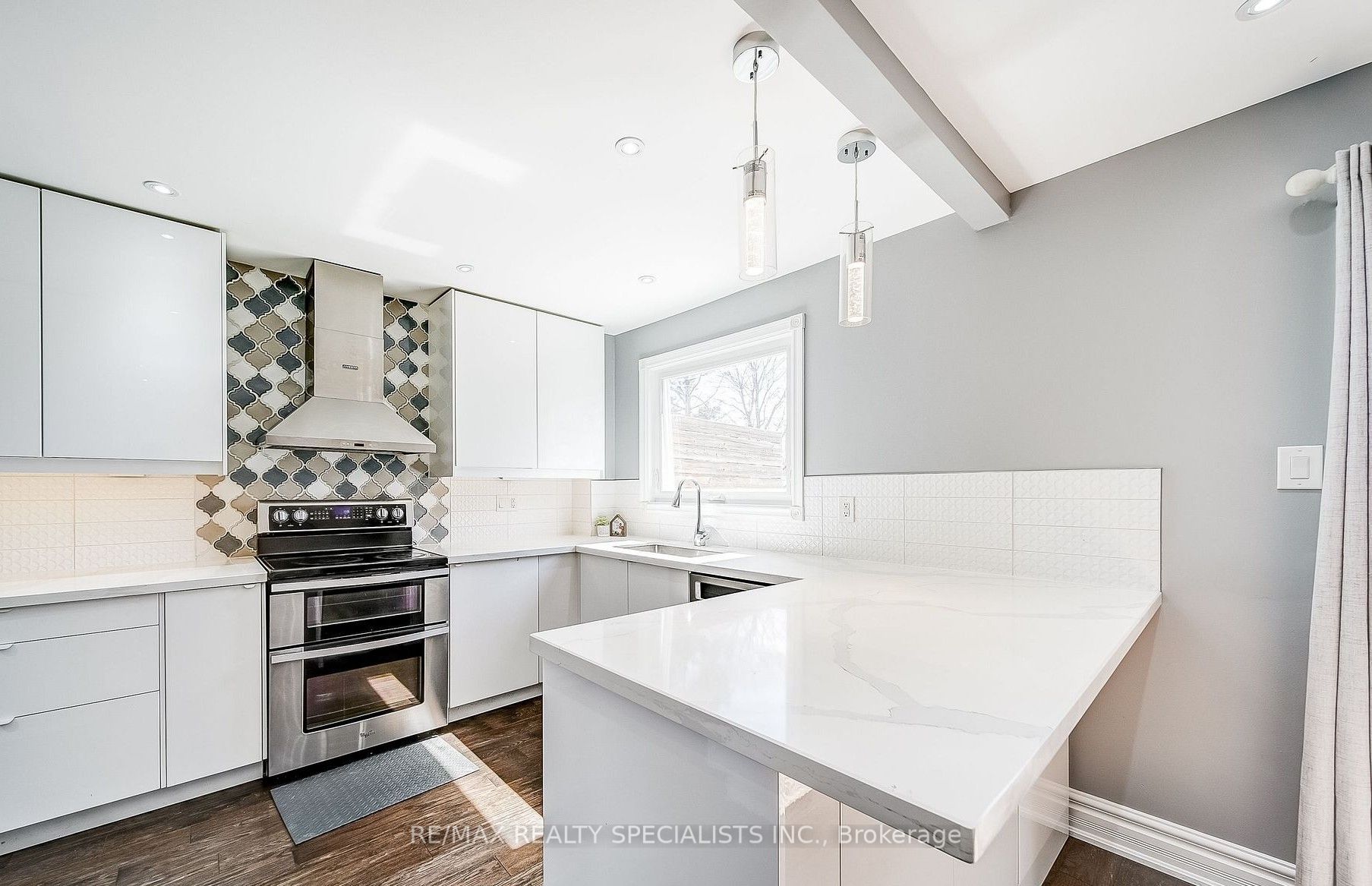 3148 Harris Crescent Upper