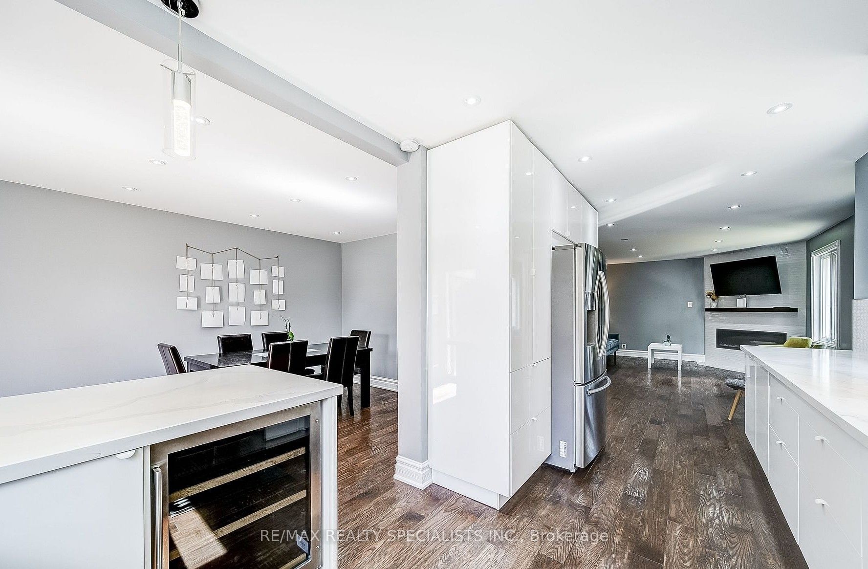 3148 Harris Crescent Upper