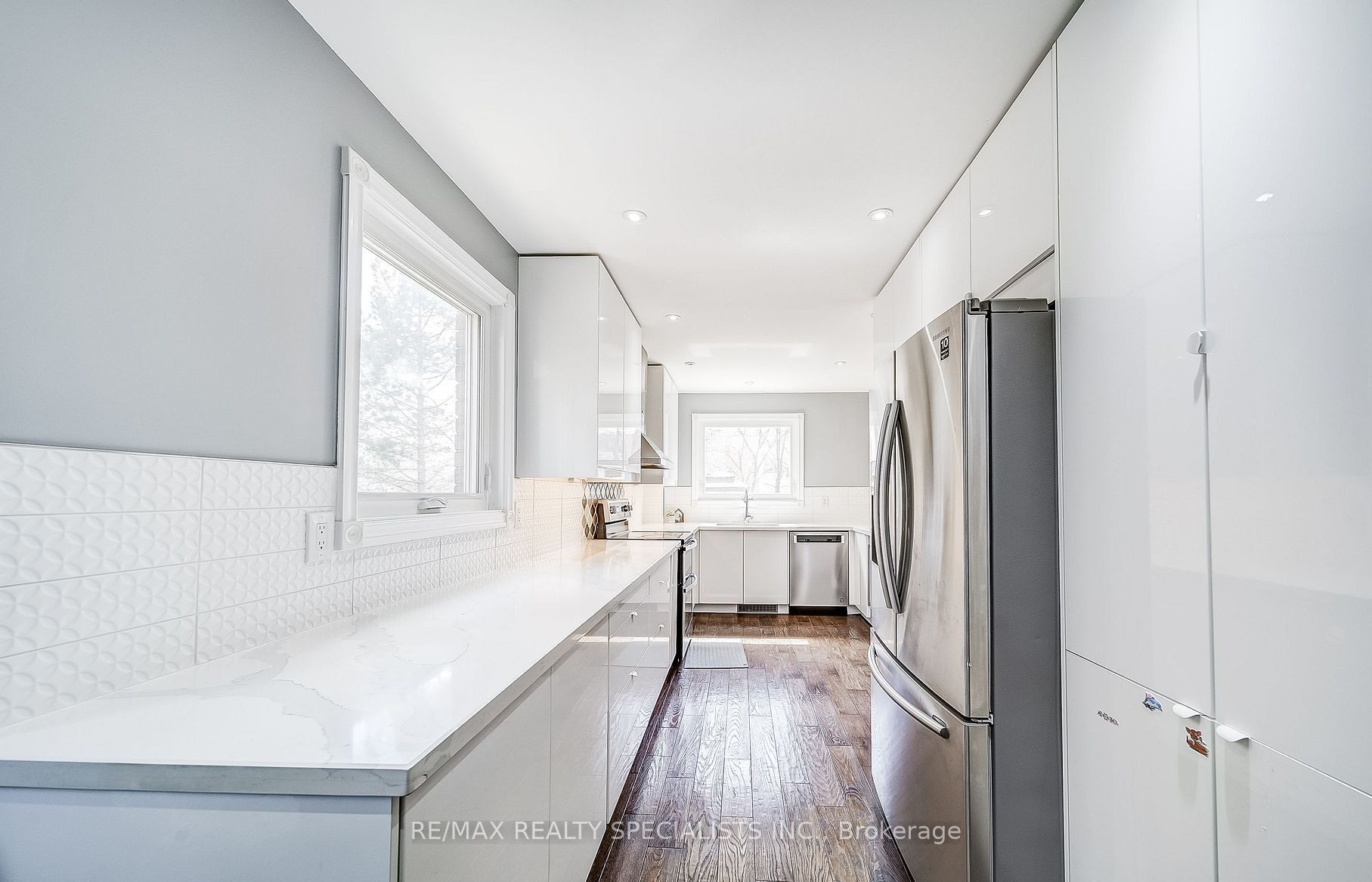 3148 Harris Crescent Upper