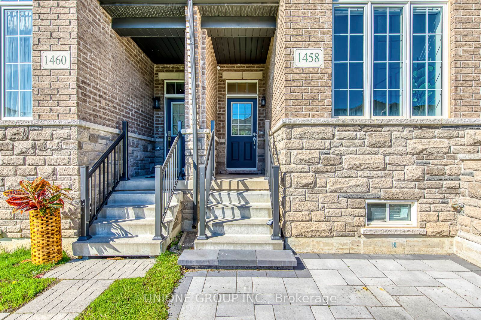 1458 Pratt Heights