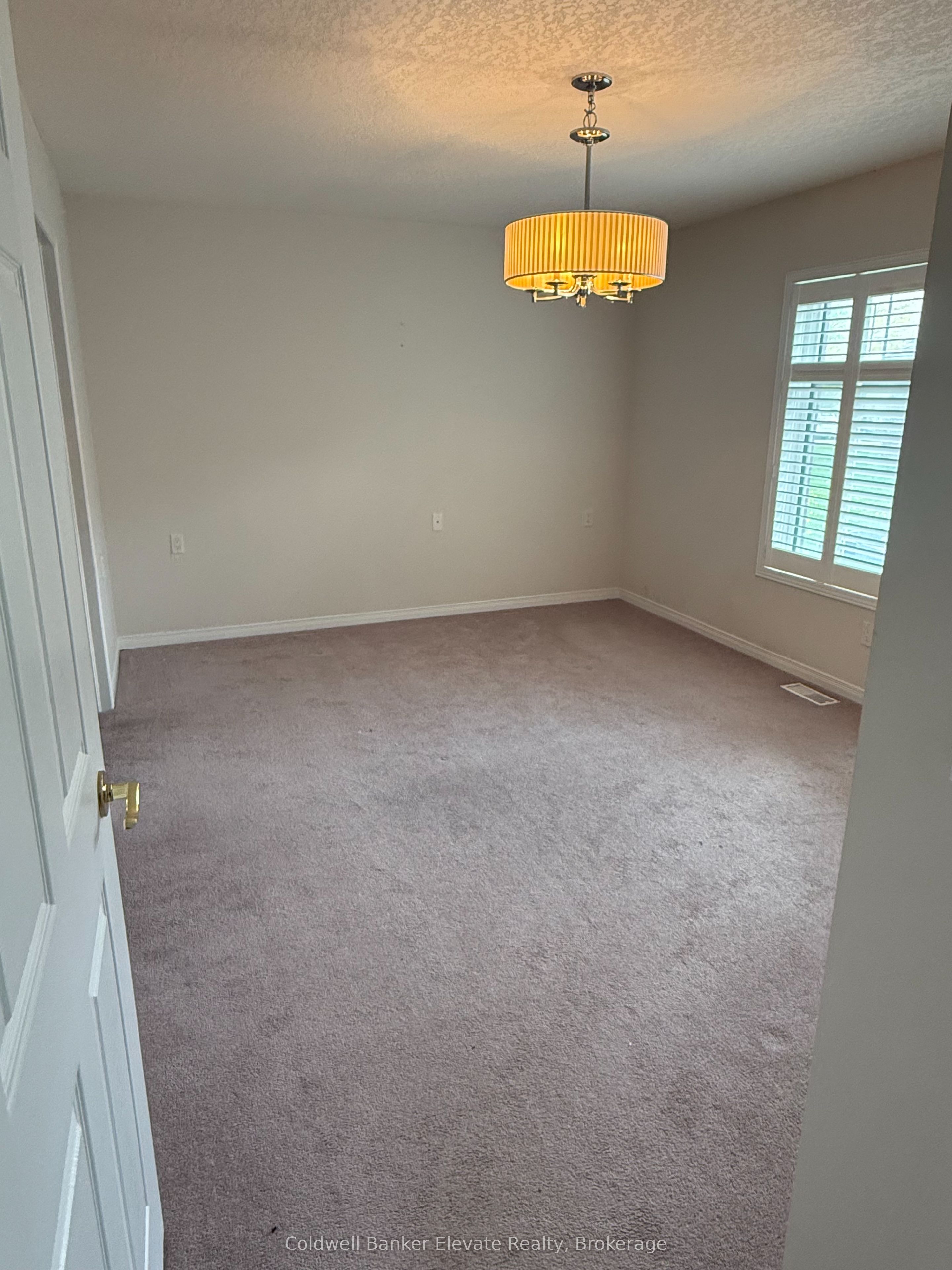2705 Kingsway Drive 9