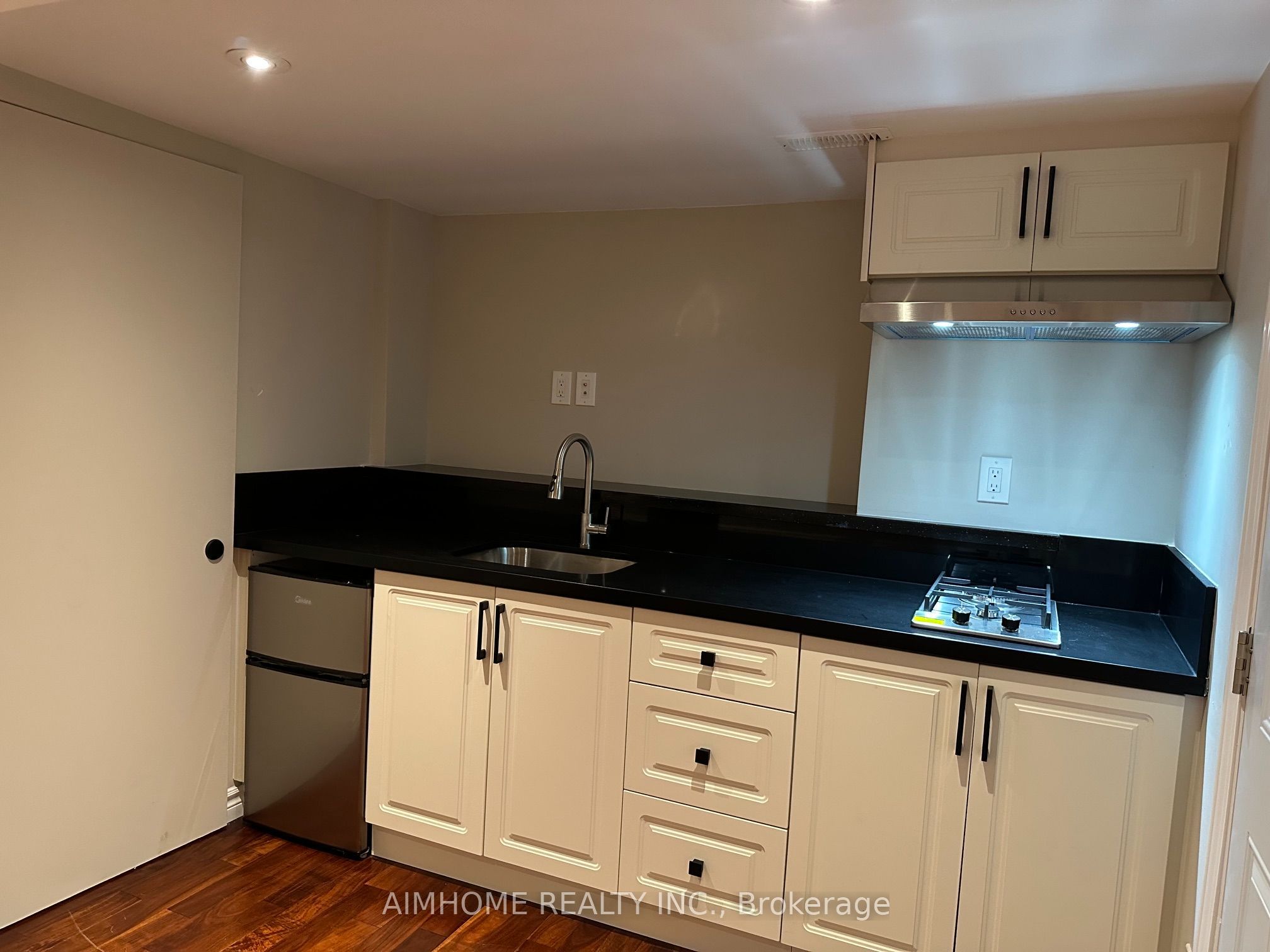 35 Royal Orchard BSMT Unit Boulevard Apartment