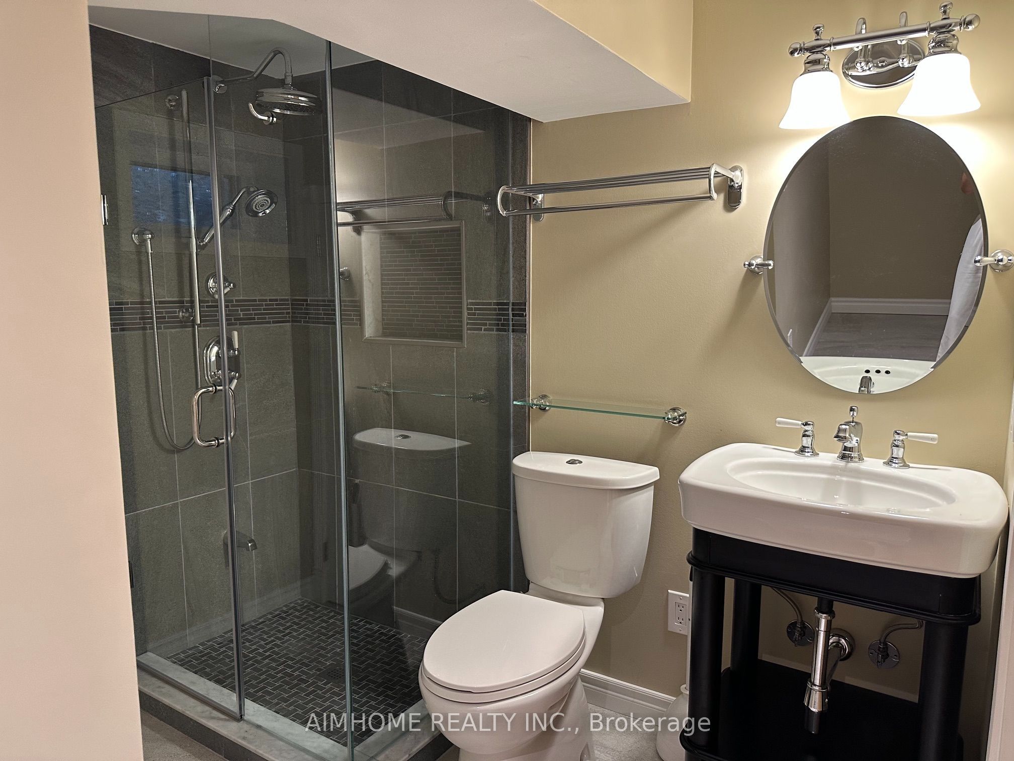 35 Royal Orchard BSMT Unit Boulevard Apartment
