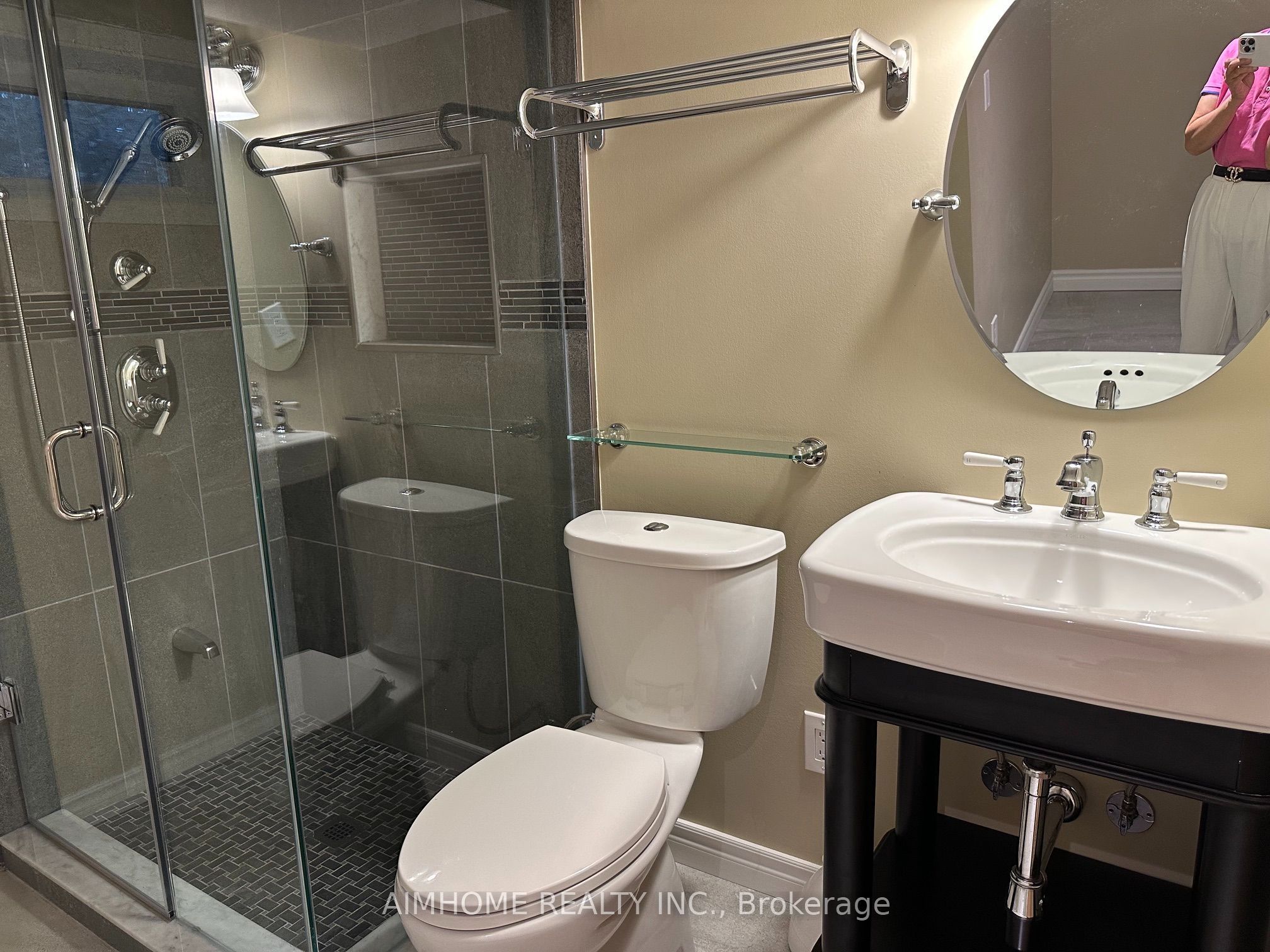 35 Royal Orchard BSMT Unit Boulevard Apartment