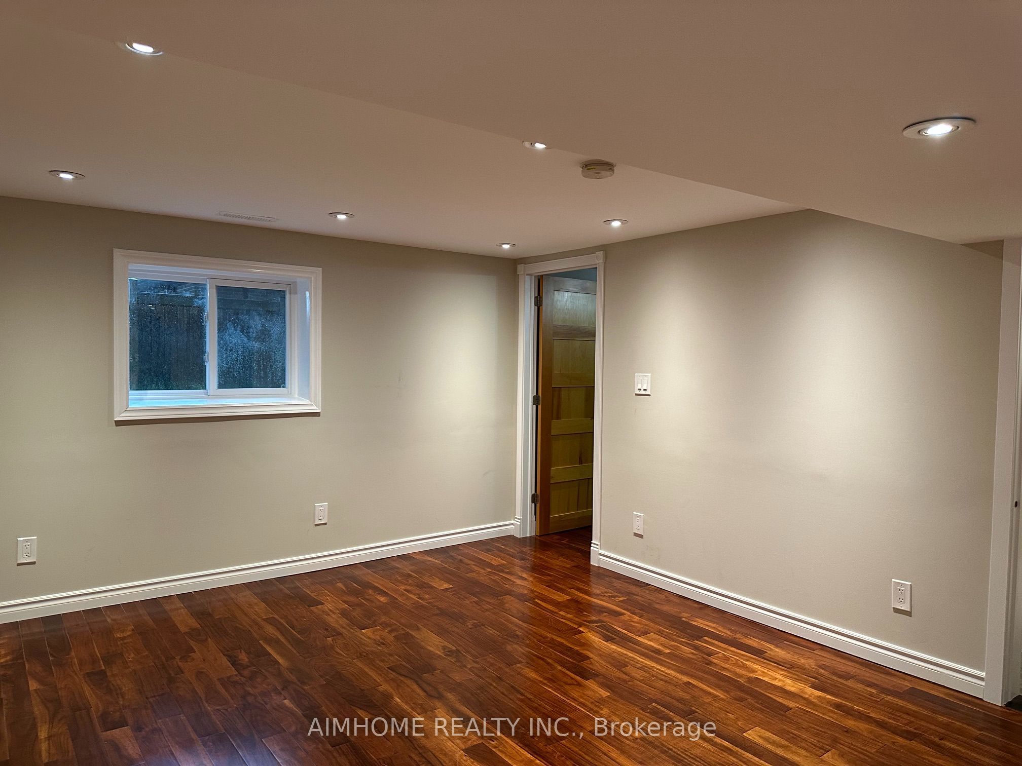 35 Royal Orchard BSMT Unit Boulevard Apartment