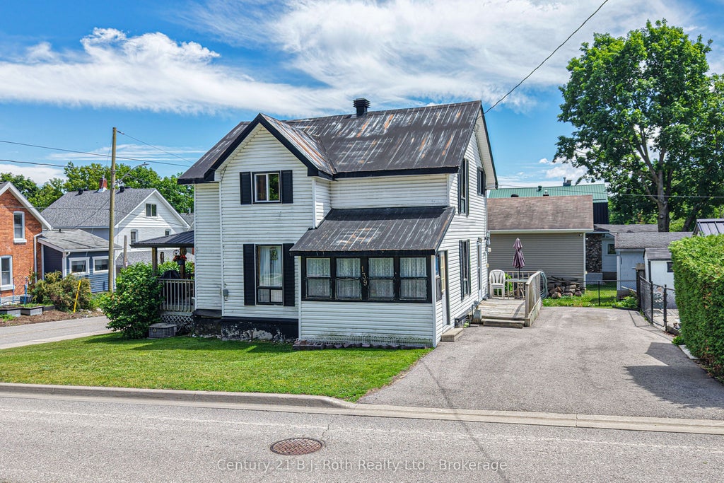 Photo of 139 Borland Street E, Orillia, ON L3V 2C1 (MLS # S13471808)