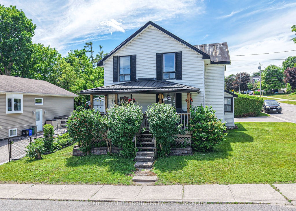 Photo of 139 Borland Street E, Orillia, ON L3V 2C1 (MLS # S13471808)