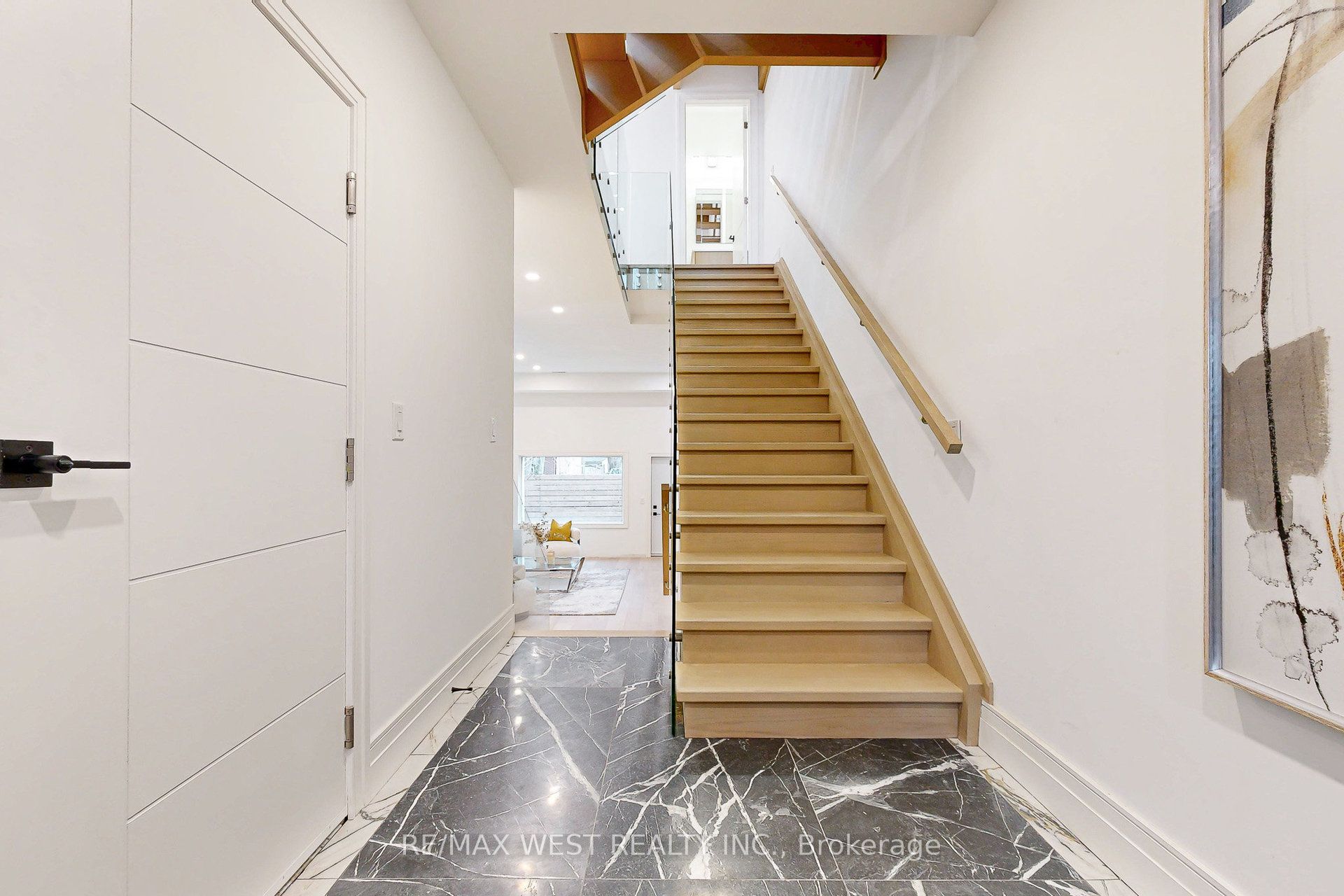 2639 R Dundas Street W 4