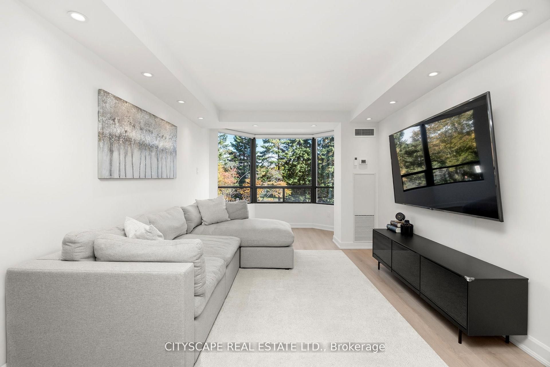 7460 Bathurst Street 209