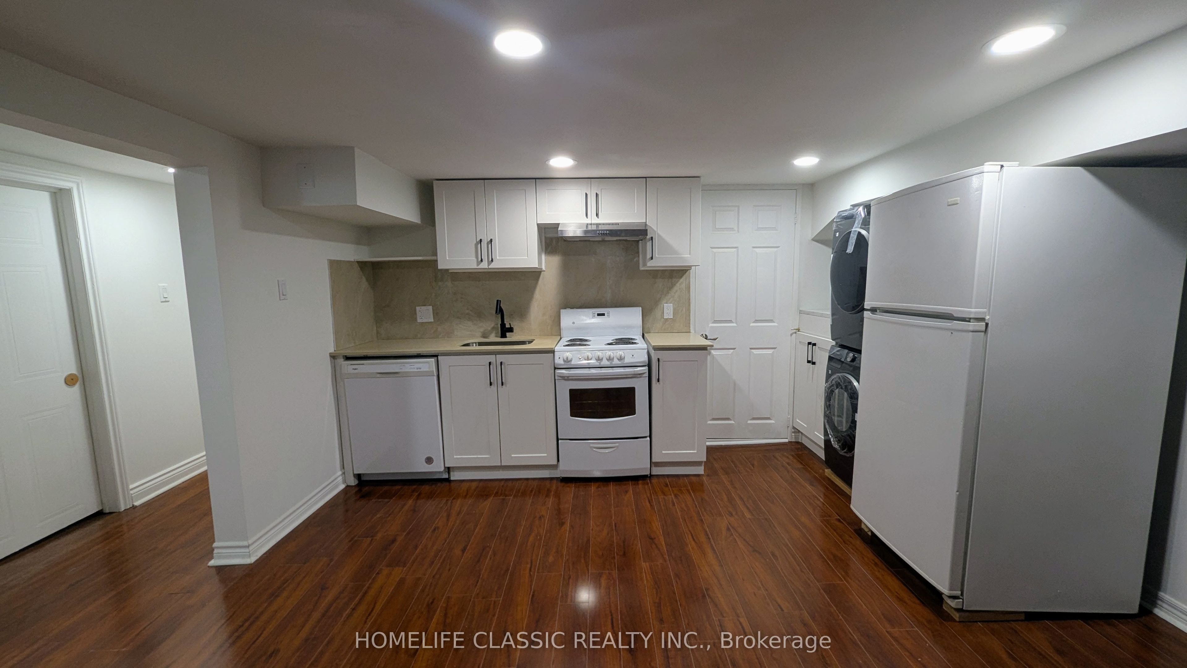 Photo 1 of 6 — 230 Alsace Road, Richmond Hill, ON L4C 2W8
