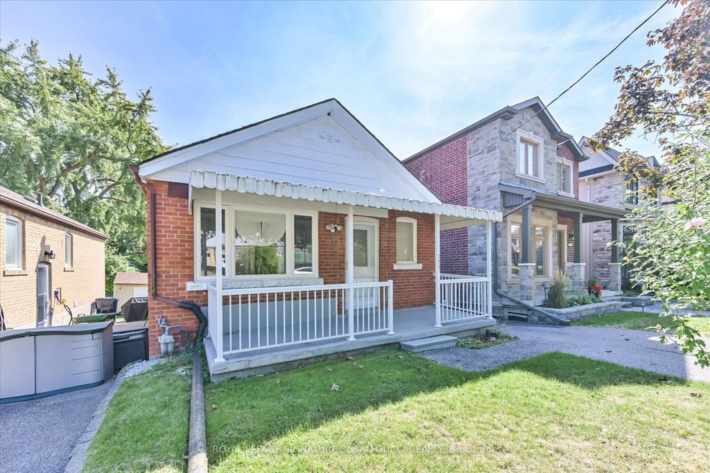 Photo of 127 Furnival Road, Toronto, ON M4B 1W7 (MLS # E12440876)