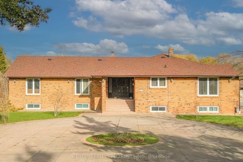 11 Julian Drive NE Brampton ON L6P 0L3