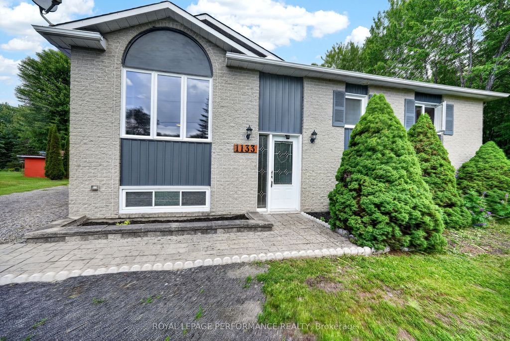 Photo of 1133 W Hickory Street, Clarence-Rockland, ON K4K 1K9 (MLS # X13454216)