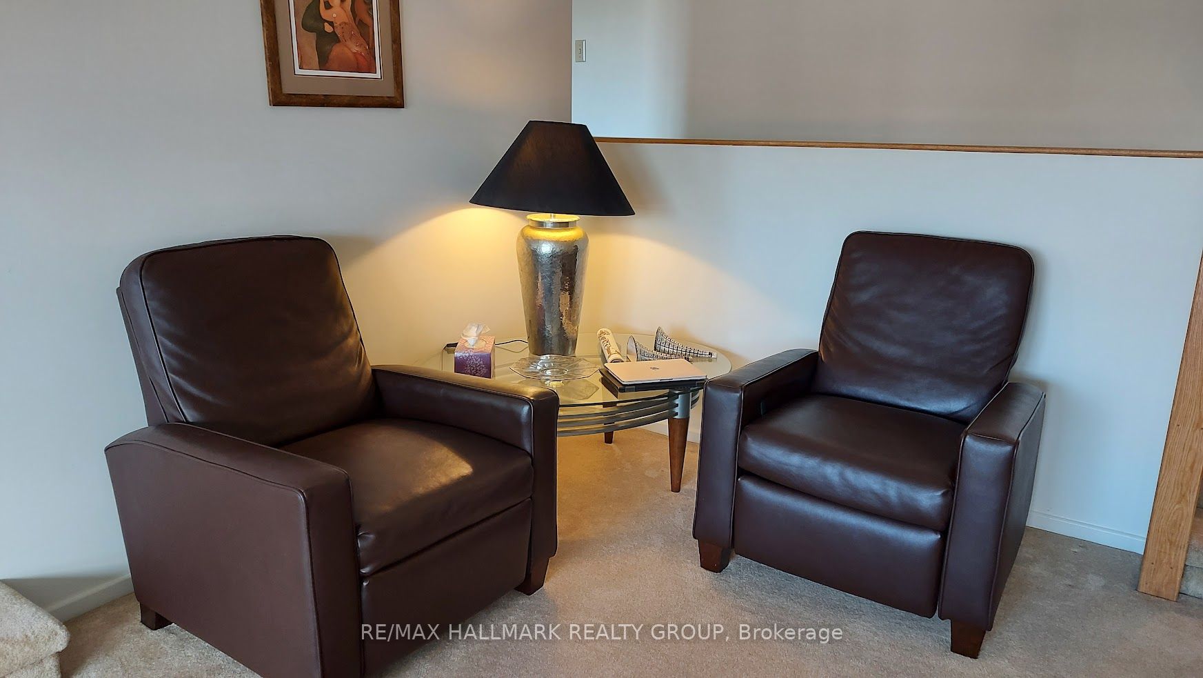 373 Laurier Avenue E 402