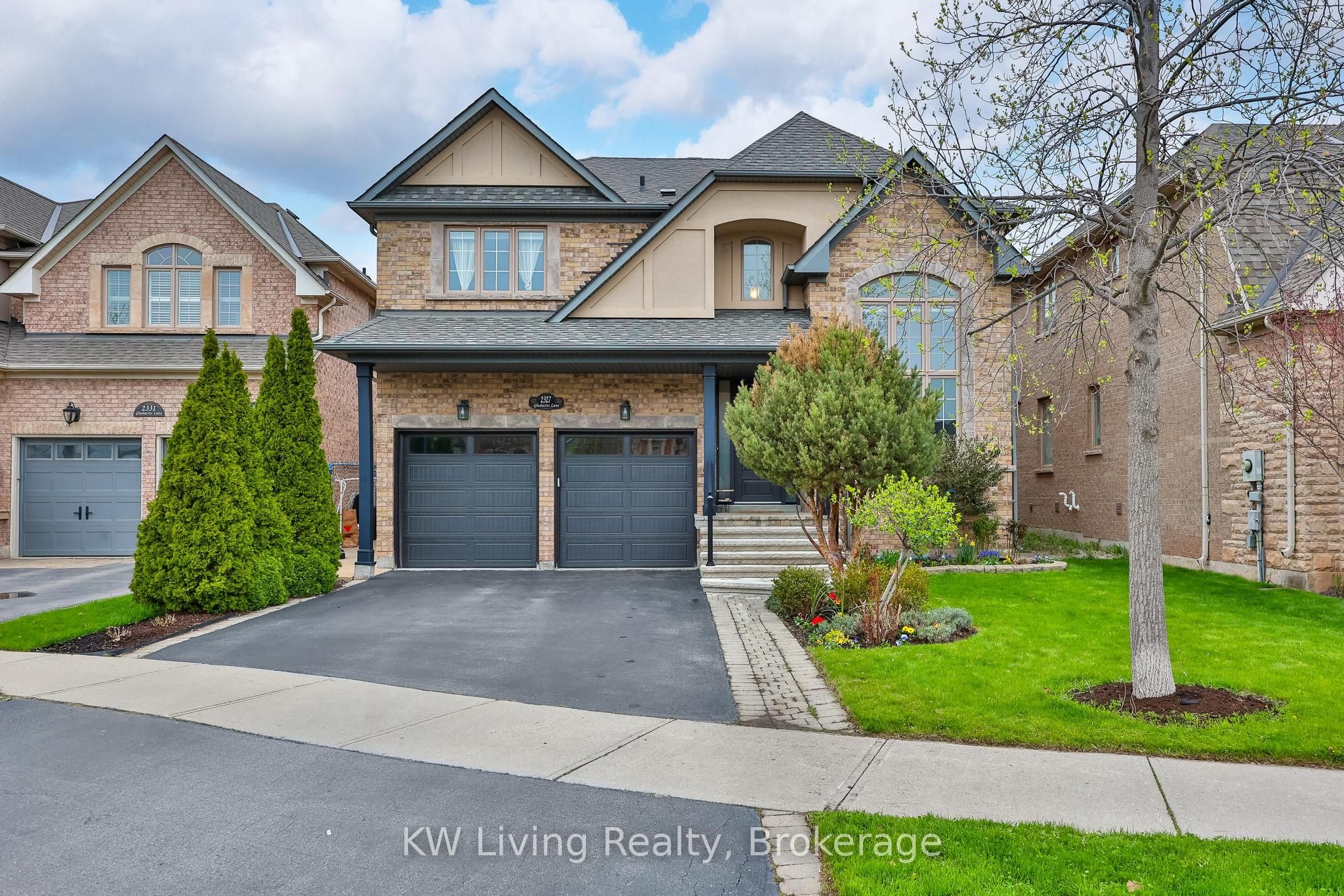2327 Gladacres Lane E