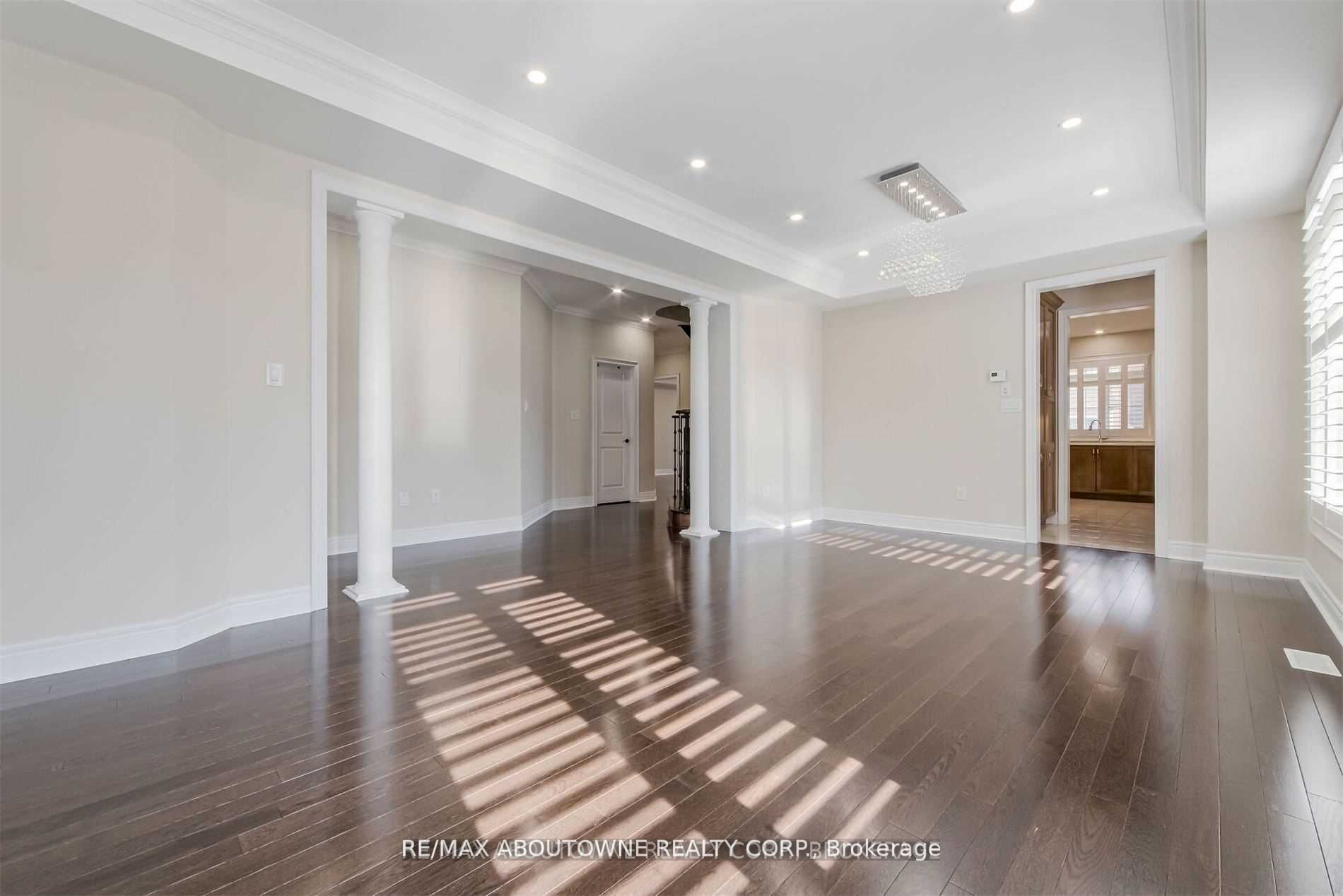 206 Jessie Caverhill Passage