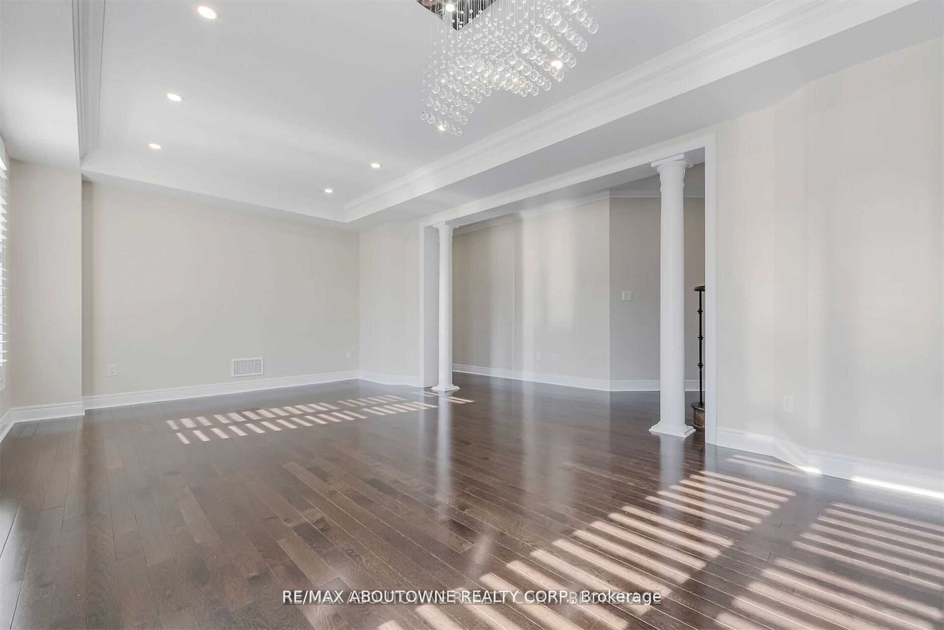 206 Jessie Caverhill Passage